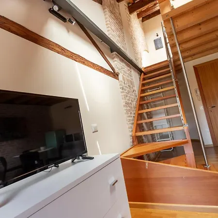 Loft Uno *